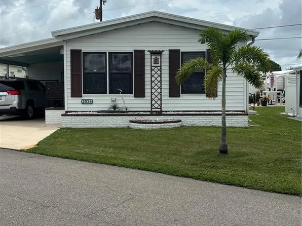 2036 S Mobile Estates Dr, Sarasota, FL 34231