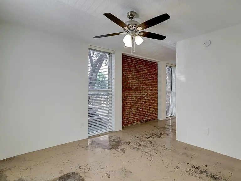 1112 W Lawrence St #9 — Photo 5