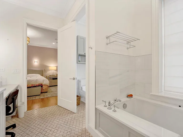103 E Chestnut St #103 — Photo 21