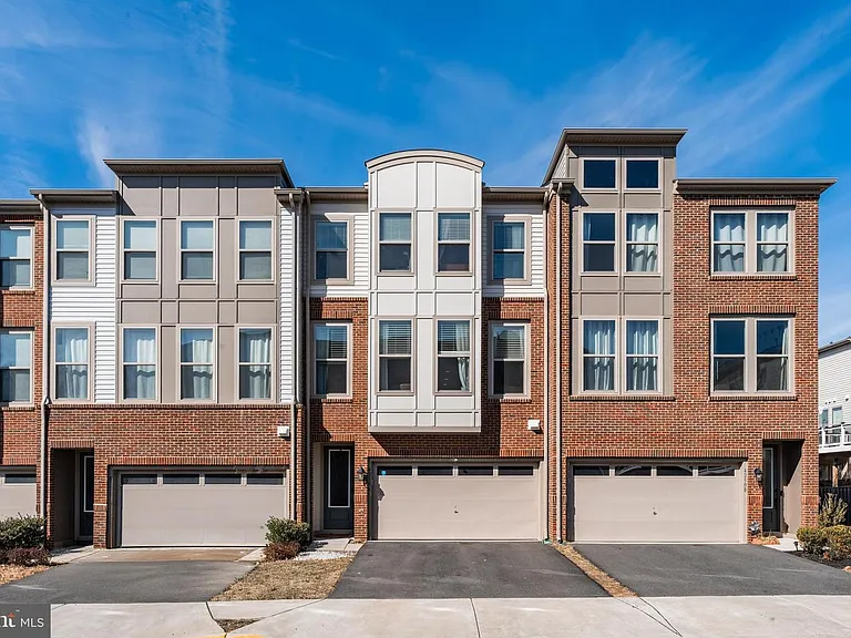42506 Dogwood Glen Sq — Photo 1