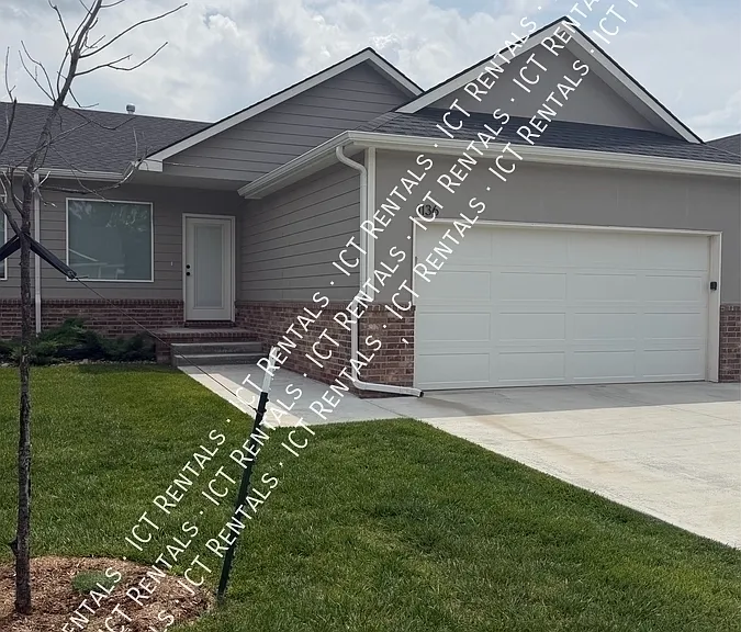 1136 N Broadview Ln #1 — Photo 2