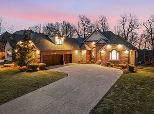 6048 S Black Oak Drive, Springfield, MO 65804