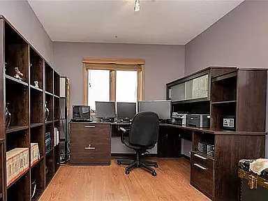 135 Cassin Cres — Photo 19