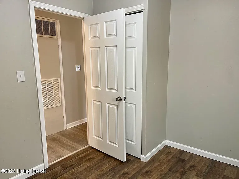 9207 Fenmore Ave — Photo 18