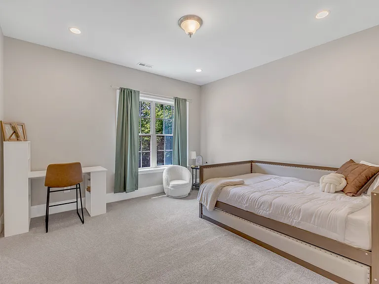 7304 Hasentree Club Dr — Photo 33
