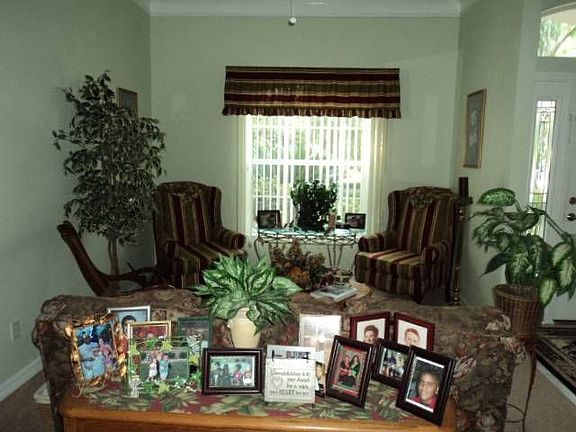 5th image of 32 Bainbridge Ln