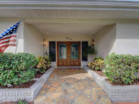 3rd image of 824 Madera Ave