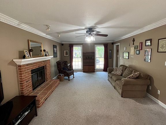 4th image of 3212 Chickasaw Ln