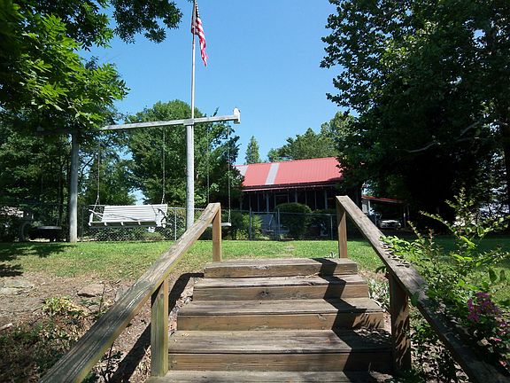 2nd image of 275 Clubhouse Ln