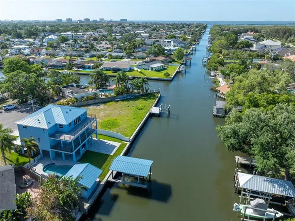 8717 Driftwood Dr, Tampa, FL 33615