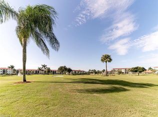 17 High Point Cir N APT 102, Naples, FL 34103