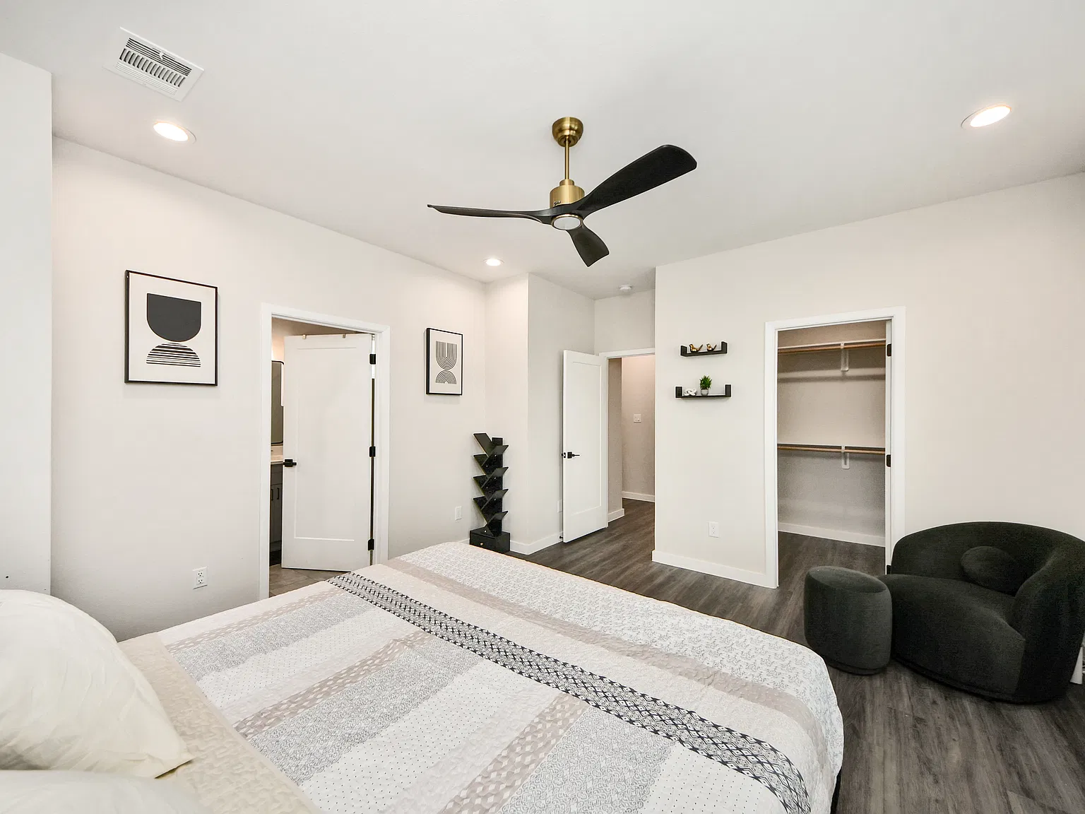 3 bed, 2.5 bath, 1447 sqft, $3,100 — Photo 4