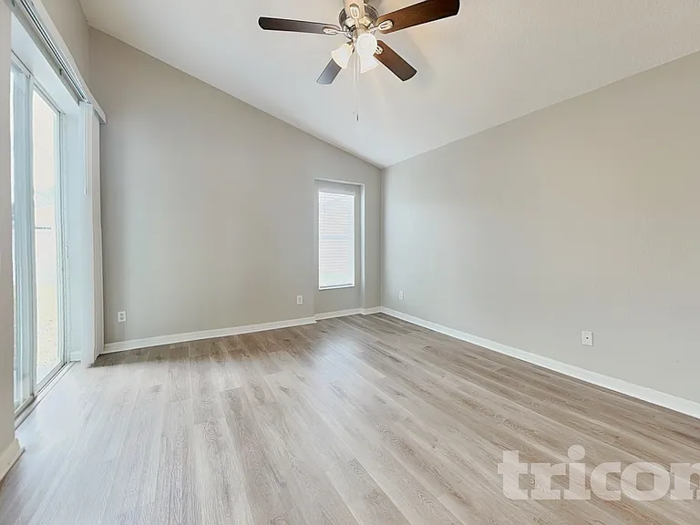 31333 Heatherstone Dr — Photo 6
