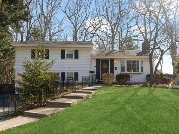 124 Pequot Trl, East Greenwich, RI 02818