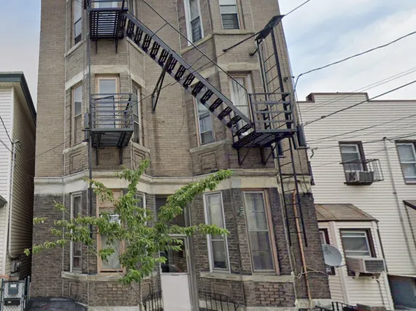 564 35th St #2E, Union City, NJ 07087