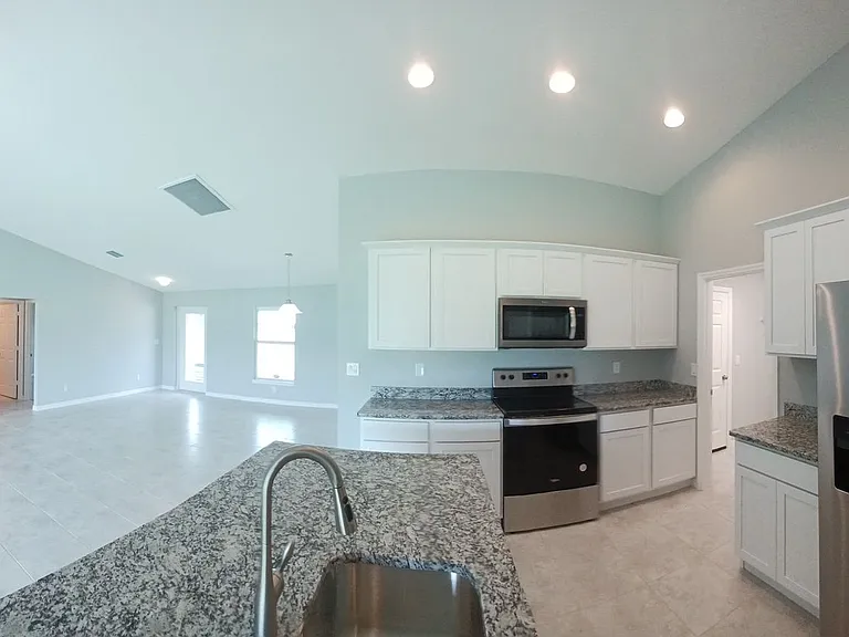 417 SW 26th Ave — Photo 13