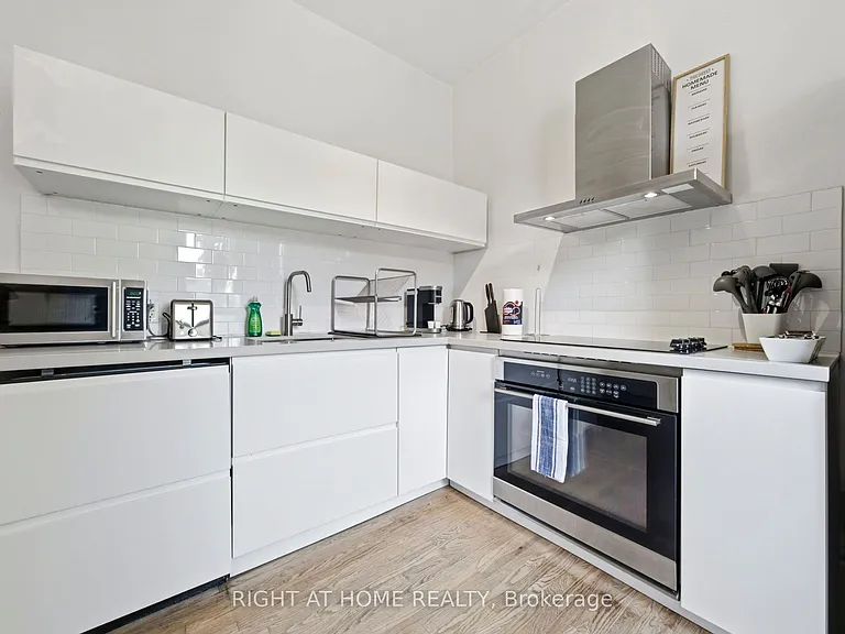 98 Beaconsfield Ave #UPPER — Photo 22