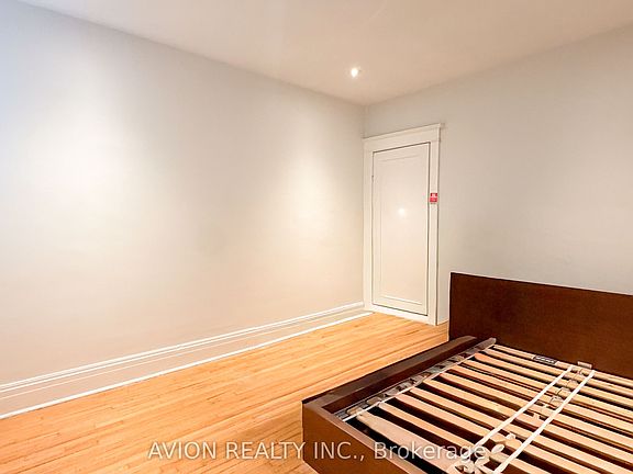 5th image of 773 Pape Ave