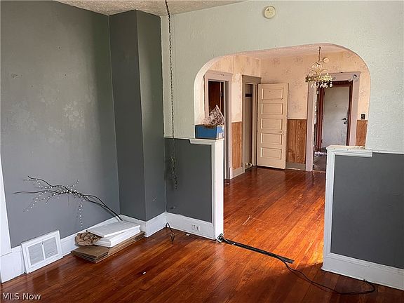 2nd image of 3201 W 58th St