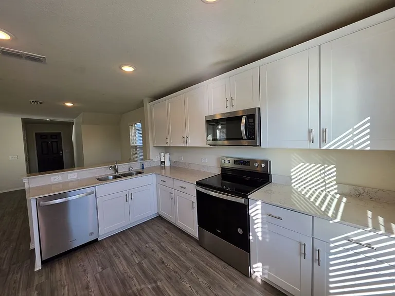 306 Grenada Lake Dr — Photo 7