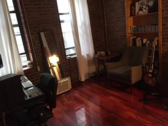 3rd image of 123 Ludlow St #1