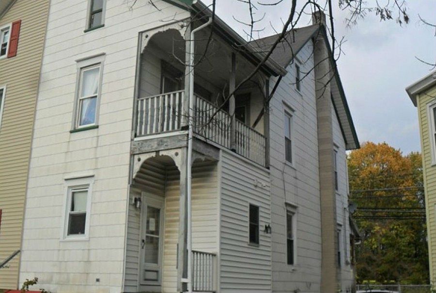 2nd image of 2454 Main St