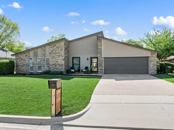 6913 Post Oak Dr, North Richland Hills, TX 76182