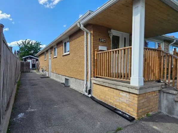 2417 Whaley Dr, Mississauga, ON L5B 2B3