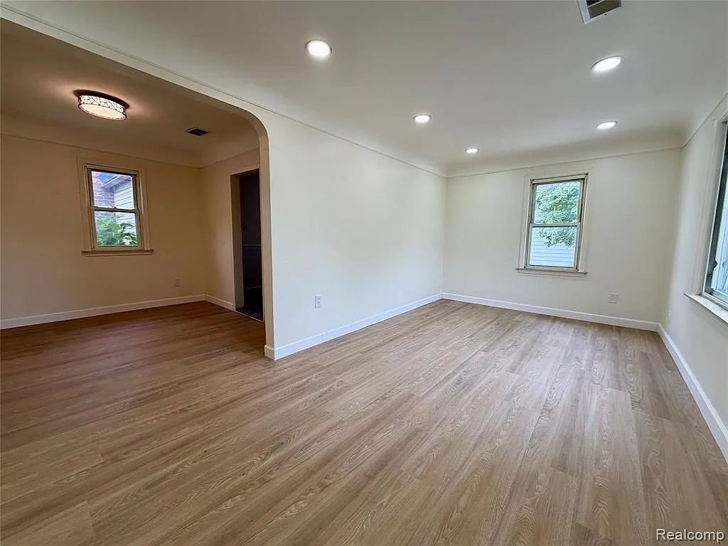 2 bed, 1.0 bath, 1078 sqft, $1,500 — Photo 3