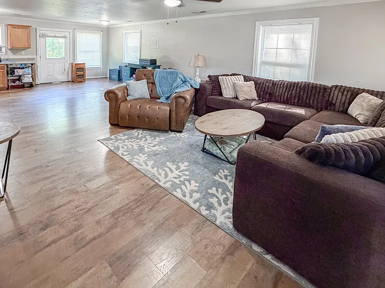 105 Pine Cir — Photo 3
