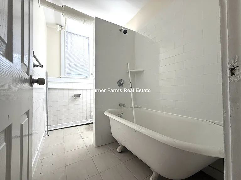 524 Cambridge St #1F — Photo 3