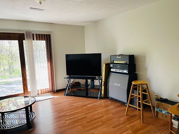 3rd image of 930 Windwood Dr APT 3