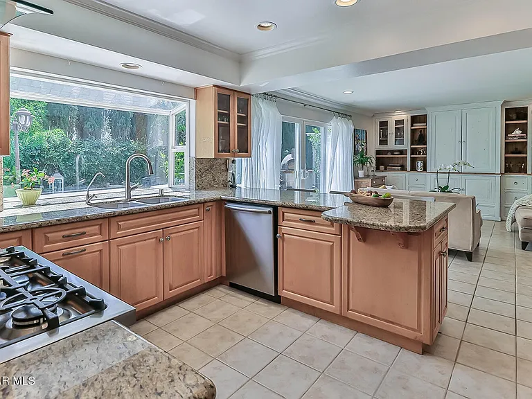 1056 S Barrow Ct — Photo 16