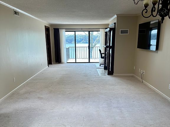 4th image of 4336 Lakeshore Ln Unit 304