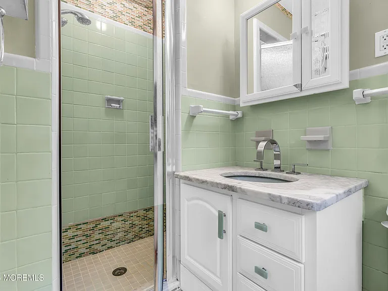 67 N Farragut Ave — Photo 40
