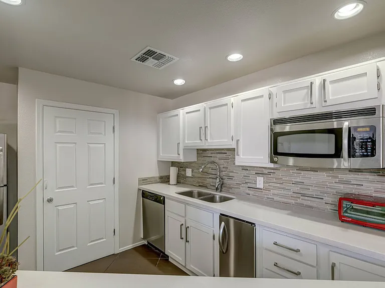 Allure at Tempe Apartments — Photo 12