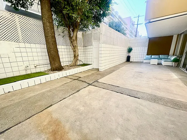 Occidental Towers Apartments — Photo 181