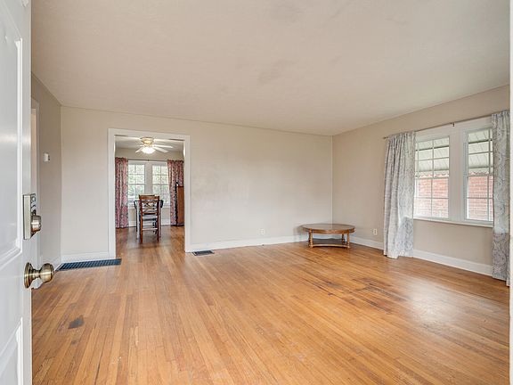 4th image of 2816 E Center St