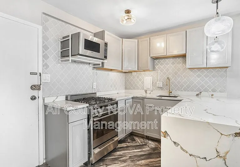 922 24th St NW #301 — Photo 18