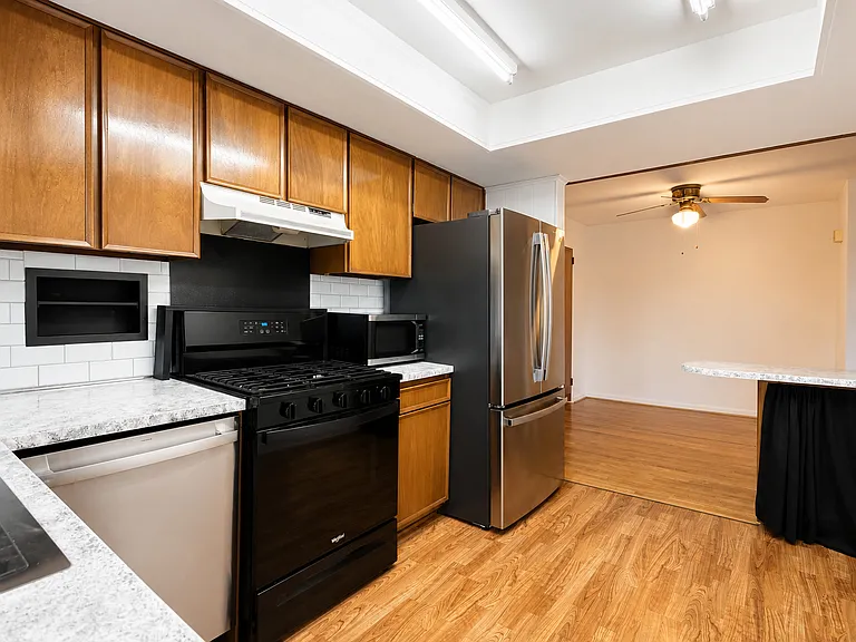 527 W Marion St — Photo 11