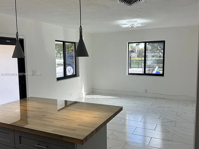 220 SW 8th Ave #1-2 — Photo 8