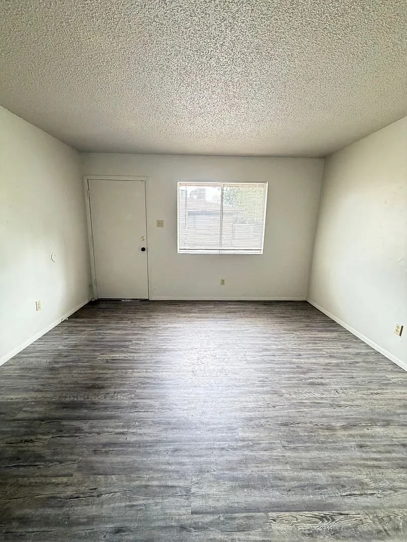3211 Morris Street NE — Photo 2