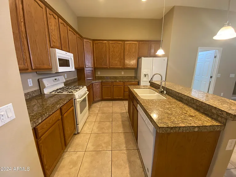 13510 W Avalon Dr — Photo 10