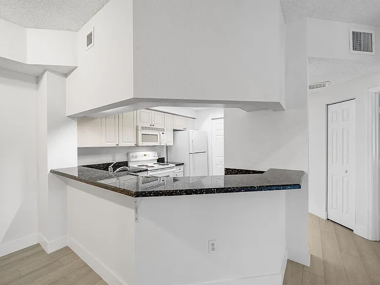 3020 Alcazar Pl #202 — Photo 27