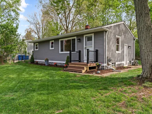 5857 Berkley Dr, Waterford, MI 48327