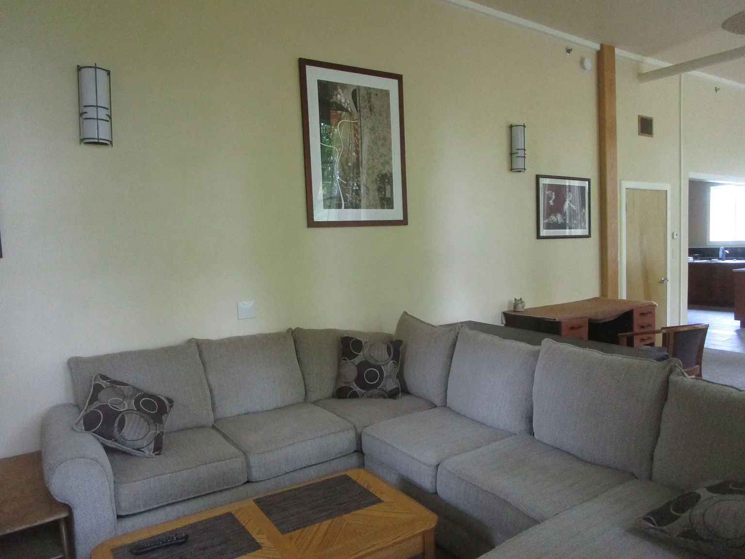 215 Benmont Ave — Photo 3