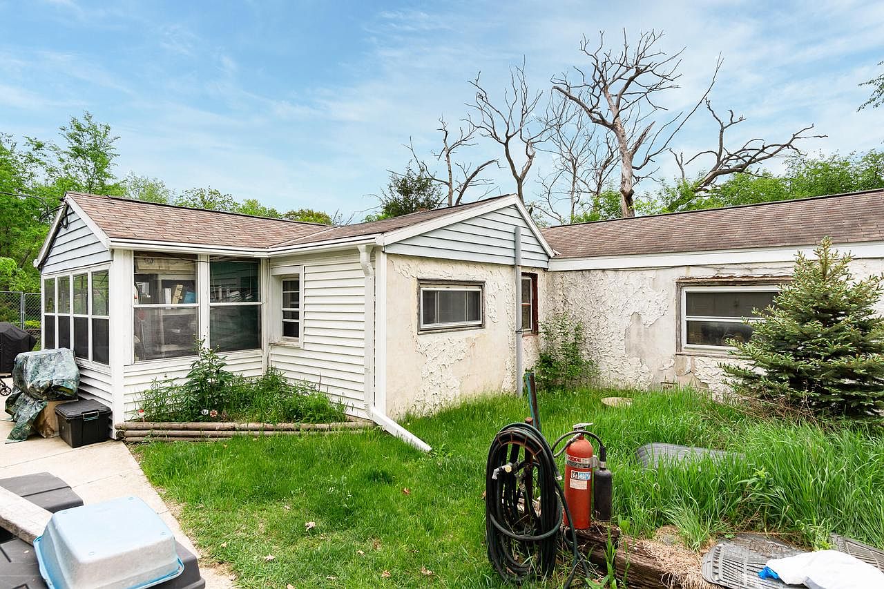 318 North Sawyer Rd, Oconomowoc, WI 53066 Zillow