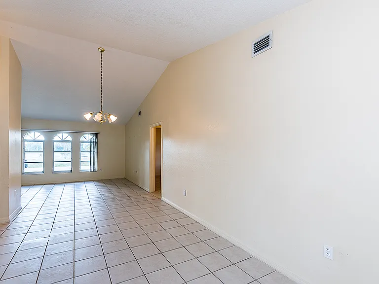 504 Vannell St — Photo 6