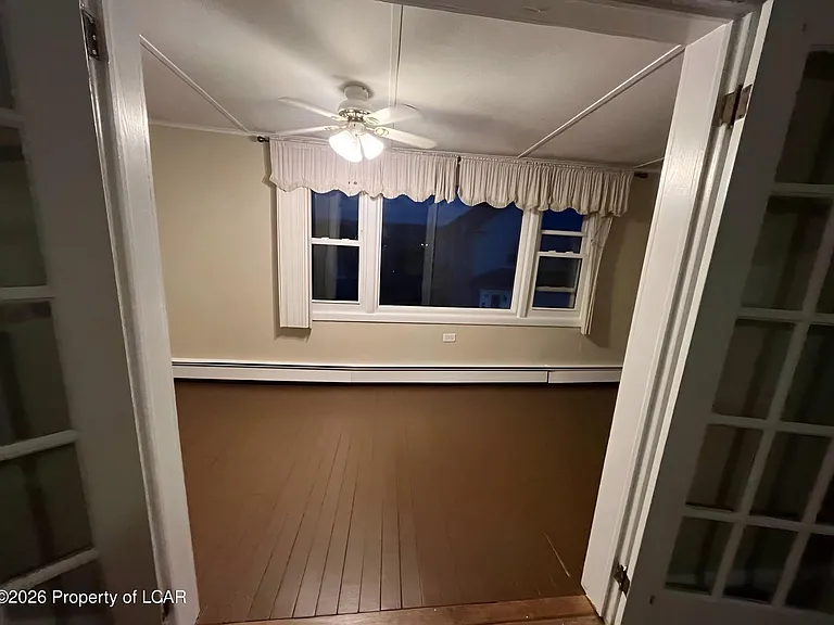 260 E Grove St — Photo 13