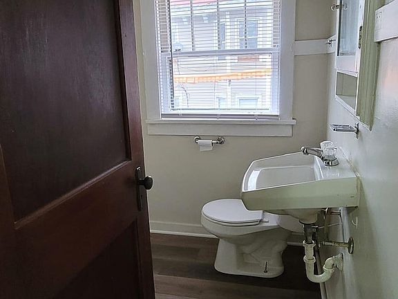 5th image of 218 W Holmes St #2